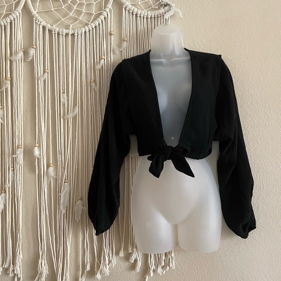 🆕 Urban Outfitters Tie Front Crop Top- Size Small - Picture 2 of 8